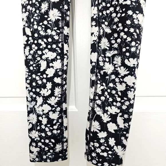 Free People Movement Lose Control Wrap Leggings Black & White Floral Size XS - Picture 7 of 15